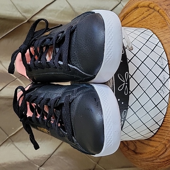 EUC- PUMA ‘Match Lo Basic’ Leather Sneaker - Picture 7 of 10